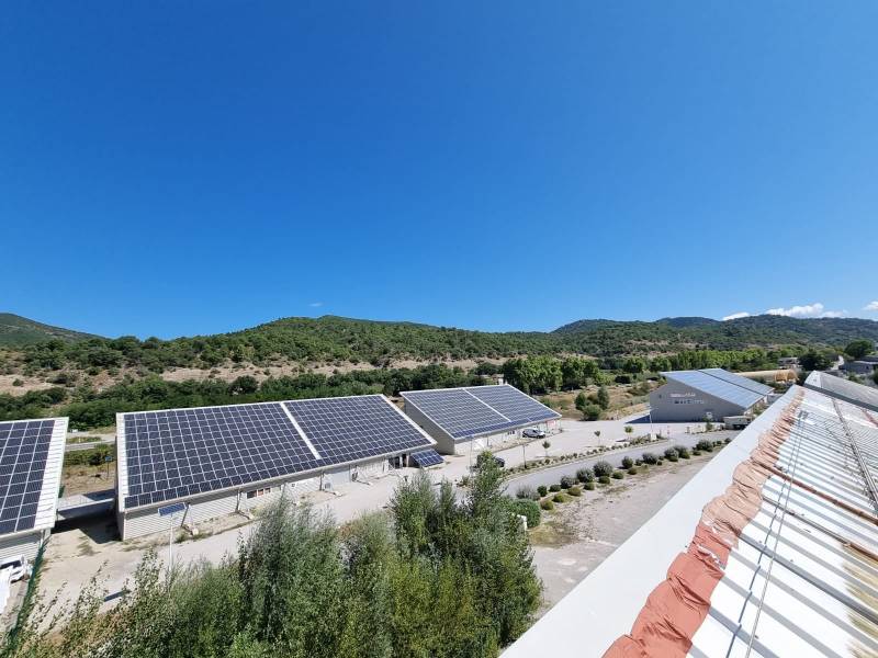 Batiment photovoltaique dans le Gard